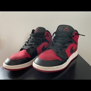 Air Jordan 1 mid black/red size 6.5M, size 8W